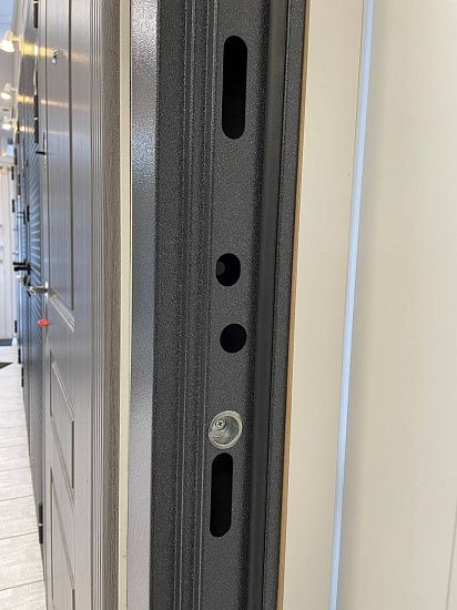 Входная дверь  